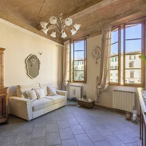 https://casa-lauraduccio.it-tuscanyhotel.com